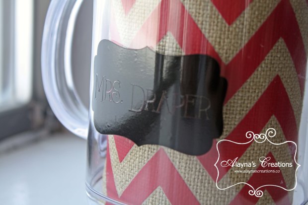 Embellished mason jar mug for teacher Christmas gift using vinyol and Silhouette machine